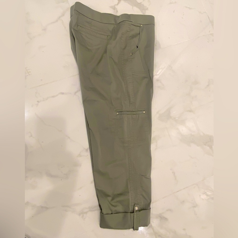 Chicos olive leg pocket pants, Never worn!